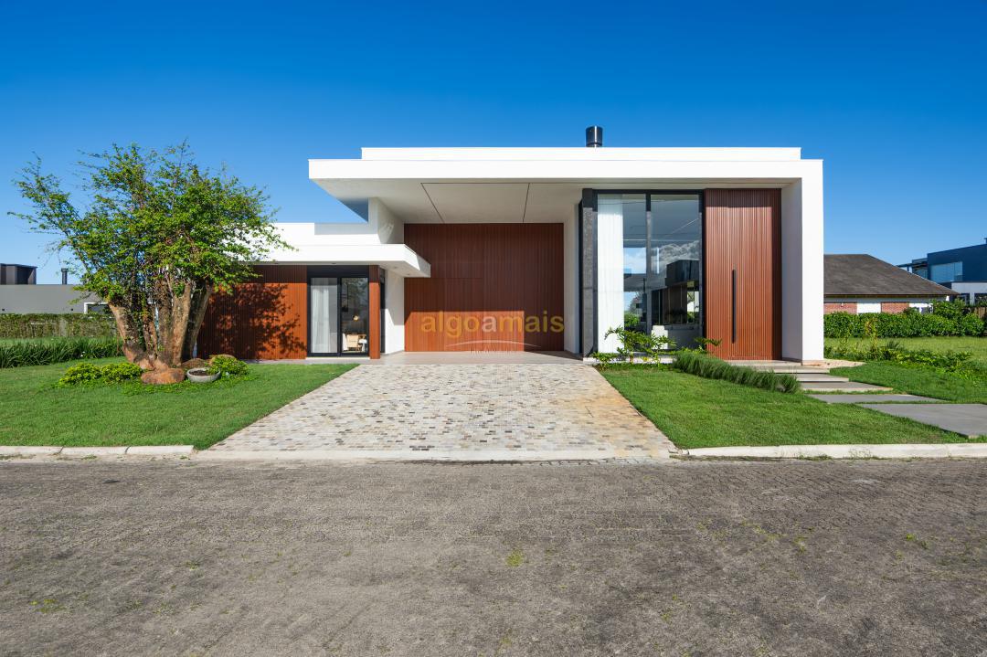 Casa de Condomínio à venda com 4 quartos, 278m² - Foto 1