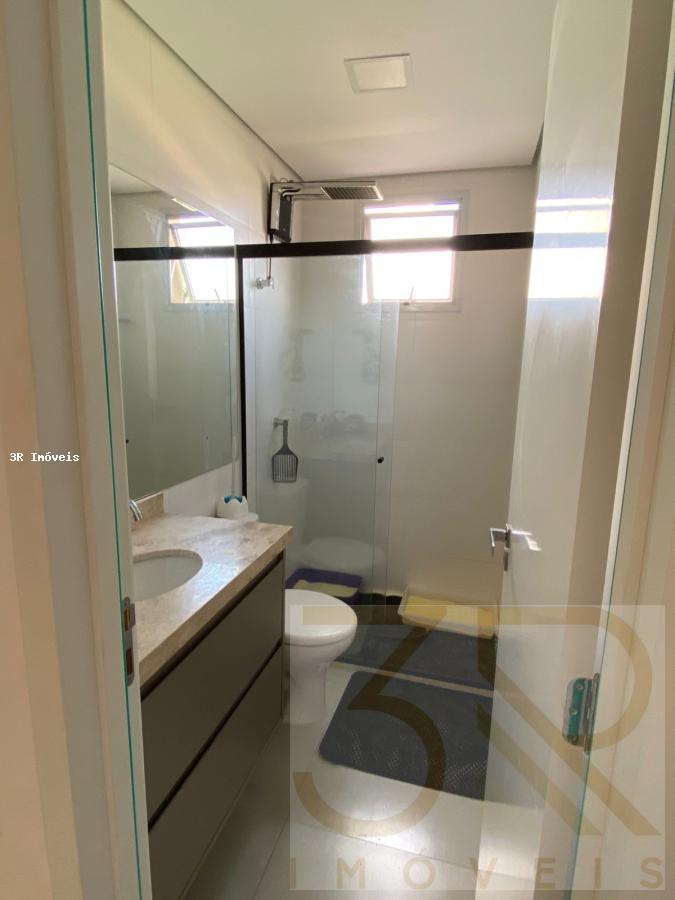 Apartamento para alugar com 2 quartos, 67m² - Foto 13