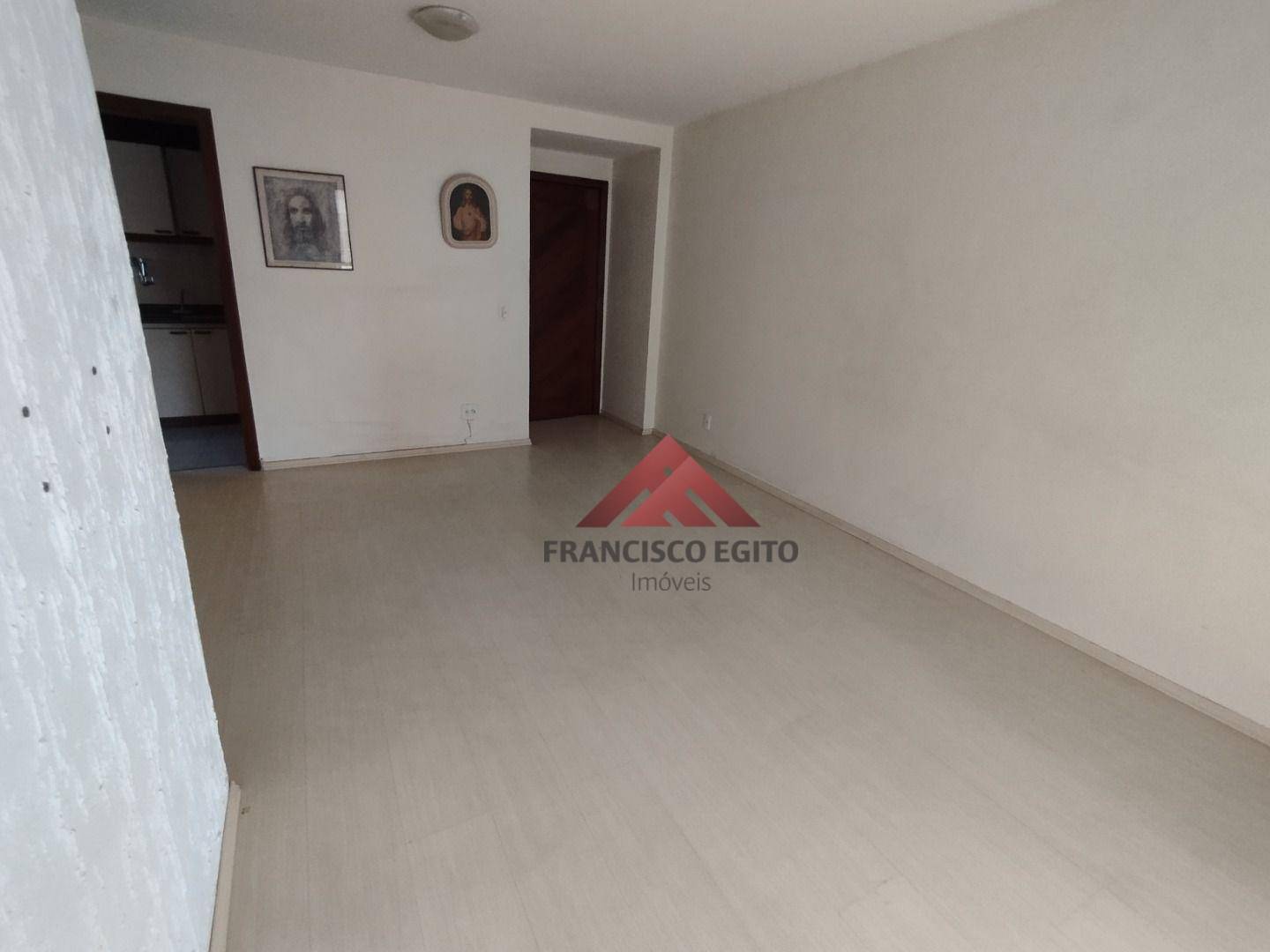 Apartamento à venda com 2 quartos, 70m² - Foto 4