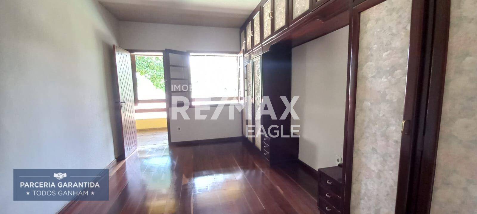 Casa à venda com 5 quartos, 333m² - Foto 16