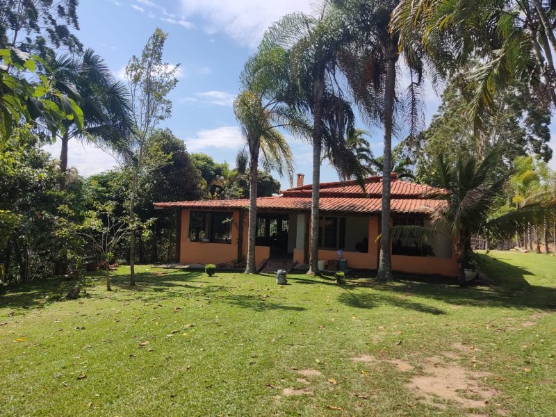 Fazenda à venda com 3 quartos, 120m² - Foto 1