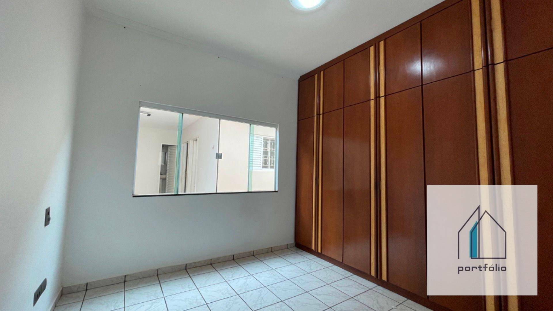 Casa de Condomínio à venda com 5 quartos, 220m² - Foto 2