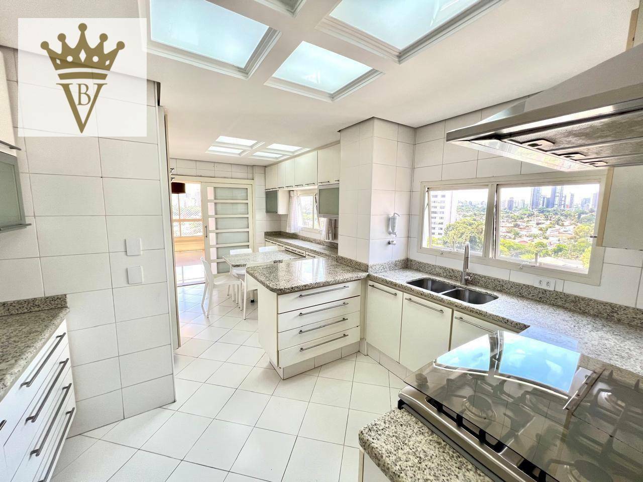 Apartamento para alugar com 3 quartos, 222m² - Foto 8