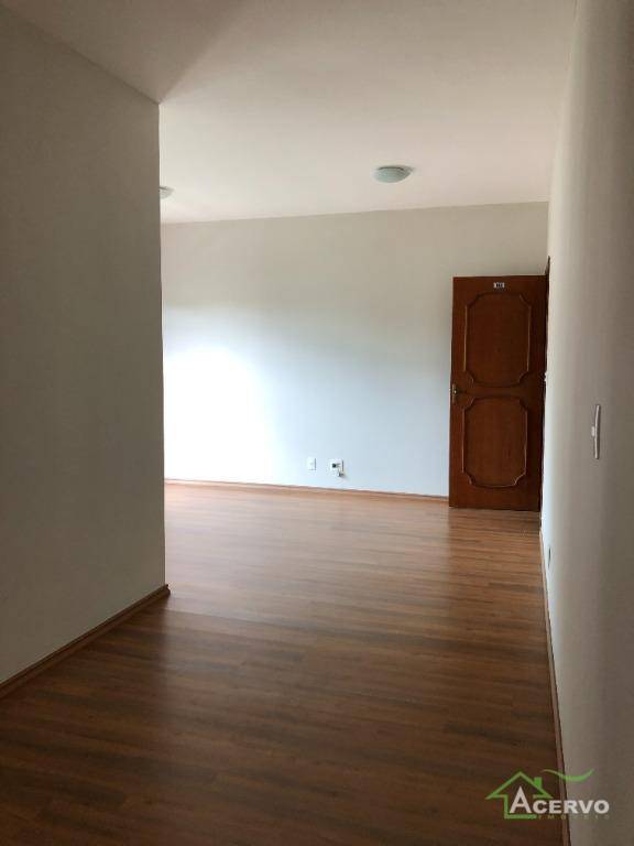 Apartamento à venda com 2 quartos, 104m² - Foto 4