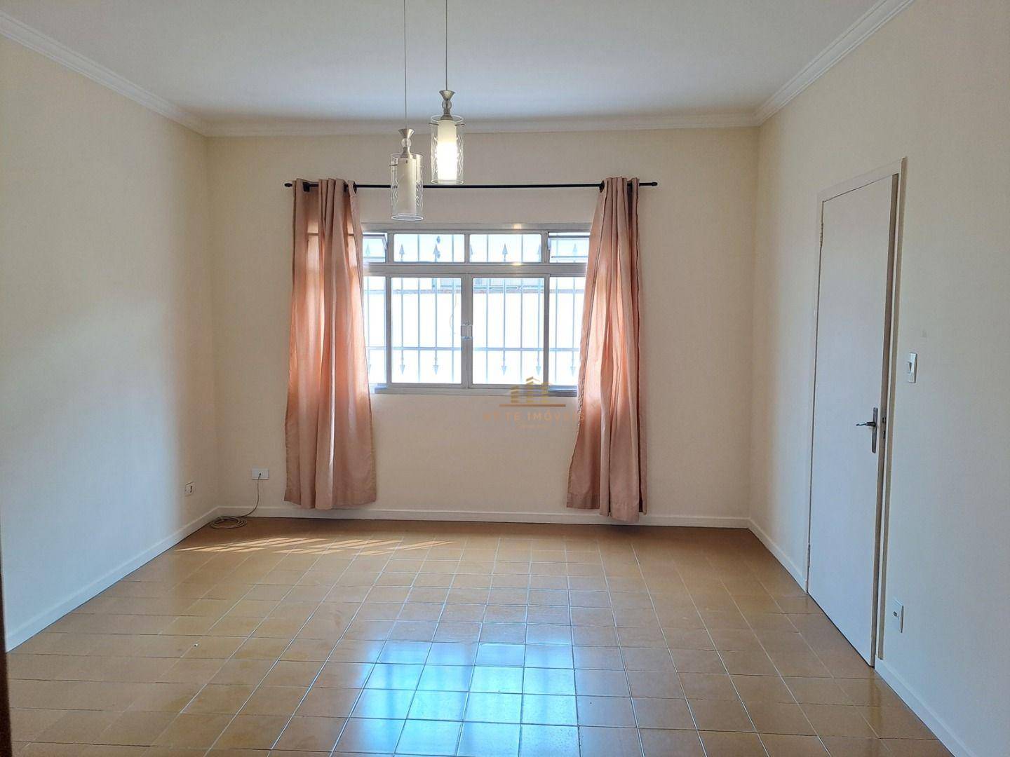 Casa à venda e aluguel com 4 quartos, 250m² - Foto 11