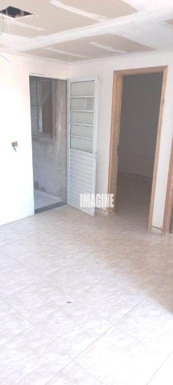 Apartamento à venda com 2 quartos, 40m² - Foto 2