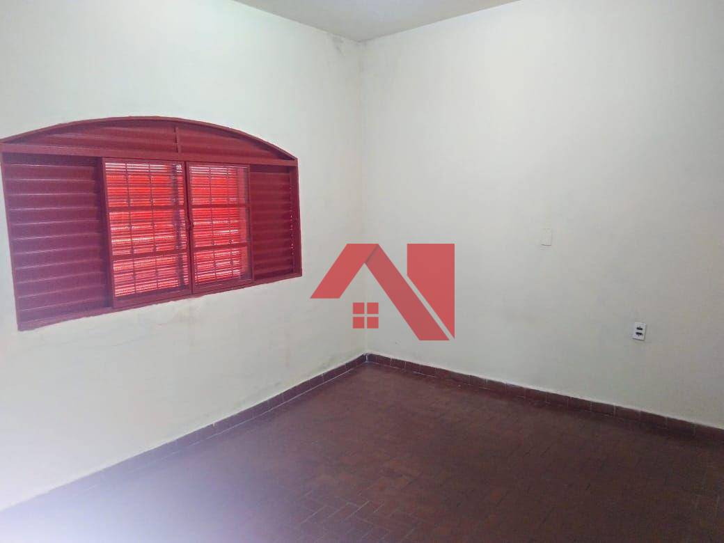 Casa para alugar com 6 quartos, 350m² - Foto 15