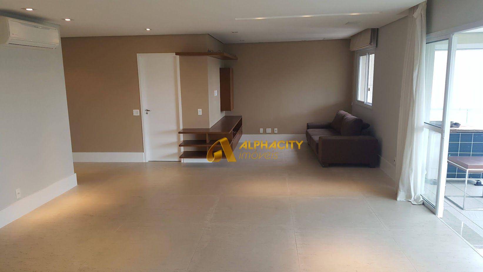 Apartamento para alugar com 3 quartos, 202m² - Foto 1