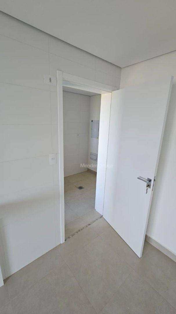 Apartamento à venda com 3 quartos, 131m² - Foto 13