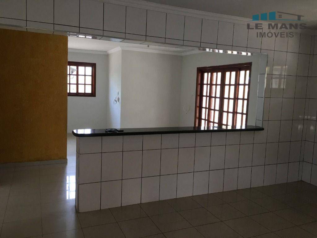 Casa à venda com 2 quartos, 110m² - Foto 1