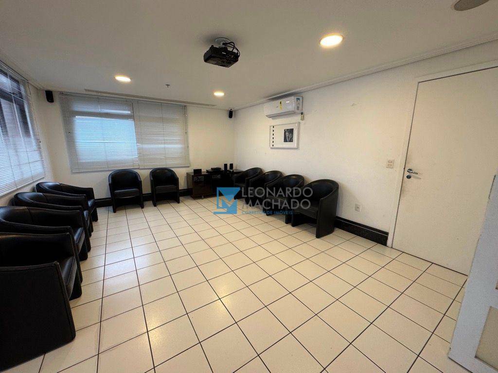 Apartamento à venda com 3 quartos, 220m² - Foto 11