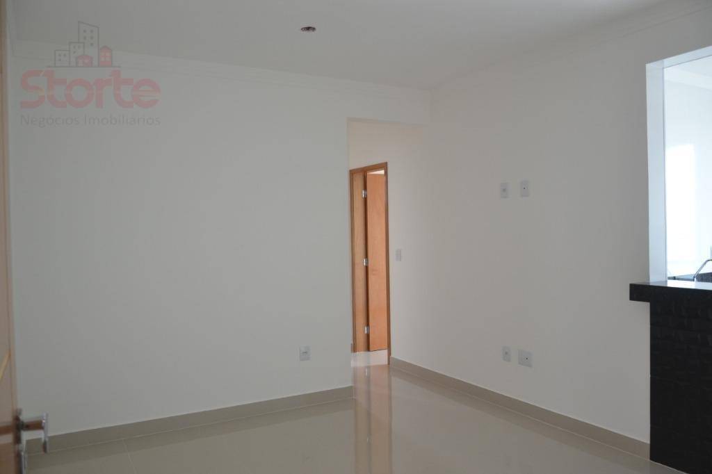 Apartamento à venda com 2 quartos, 60m² - Foto 4