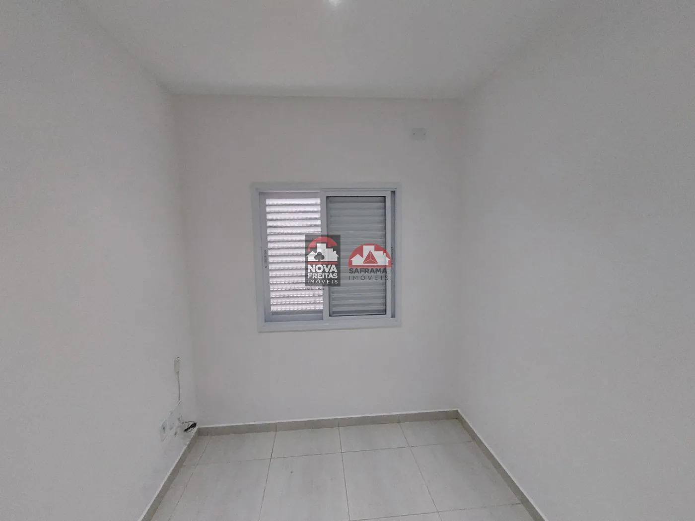 Casa à venda com 2 quartos, 60m² - Foto 4