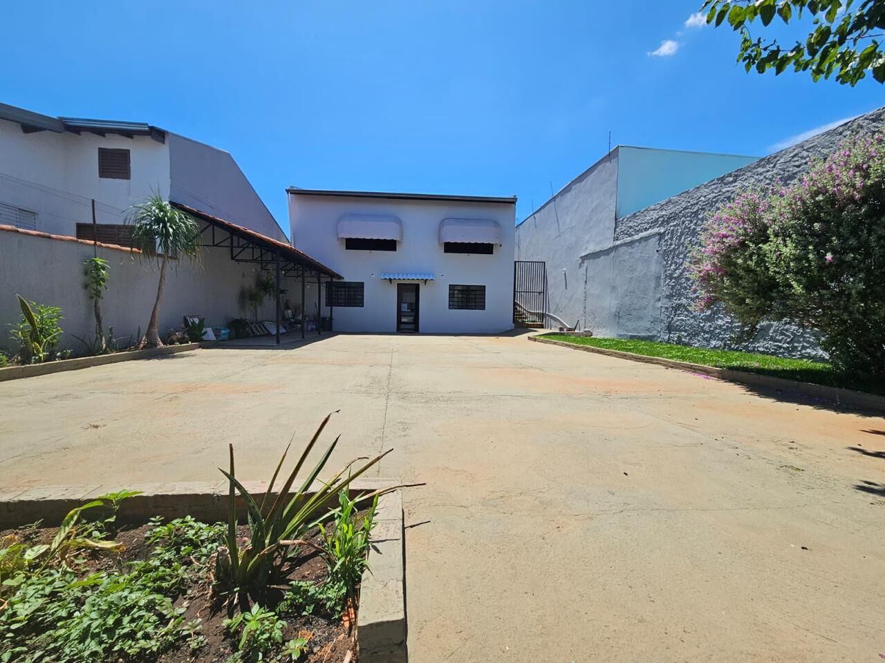 Casa à venda com 3 quartos, 220m² - Foto 3