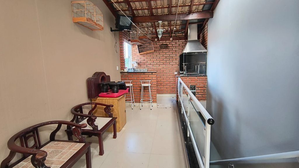 Casa à venda com 3 quartos, 220m² - Foto 3