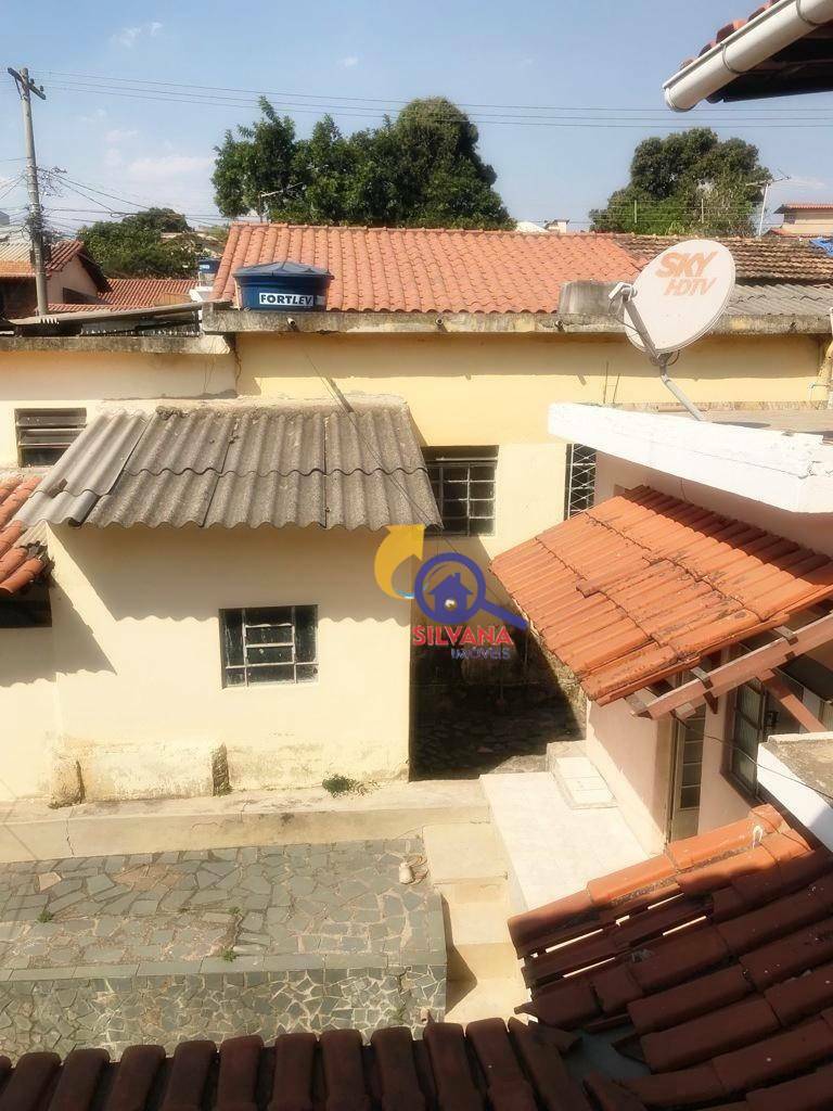 Casa à venda com 6 quartos, 300m² - Foto 3