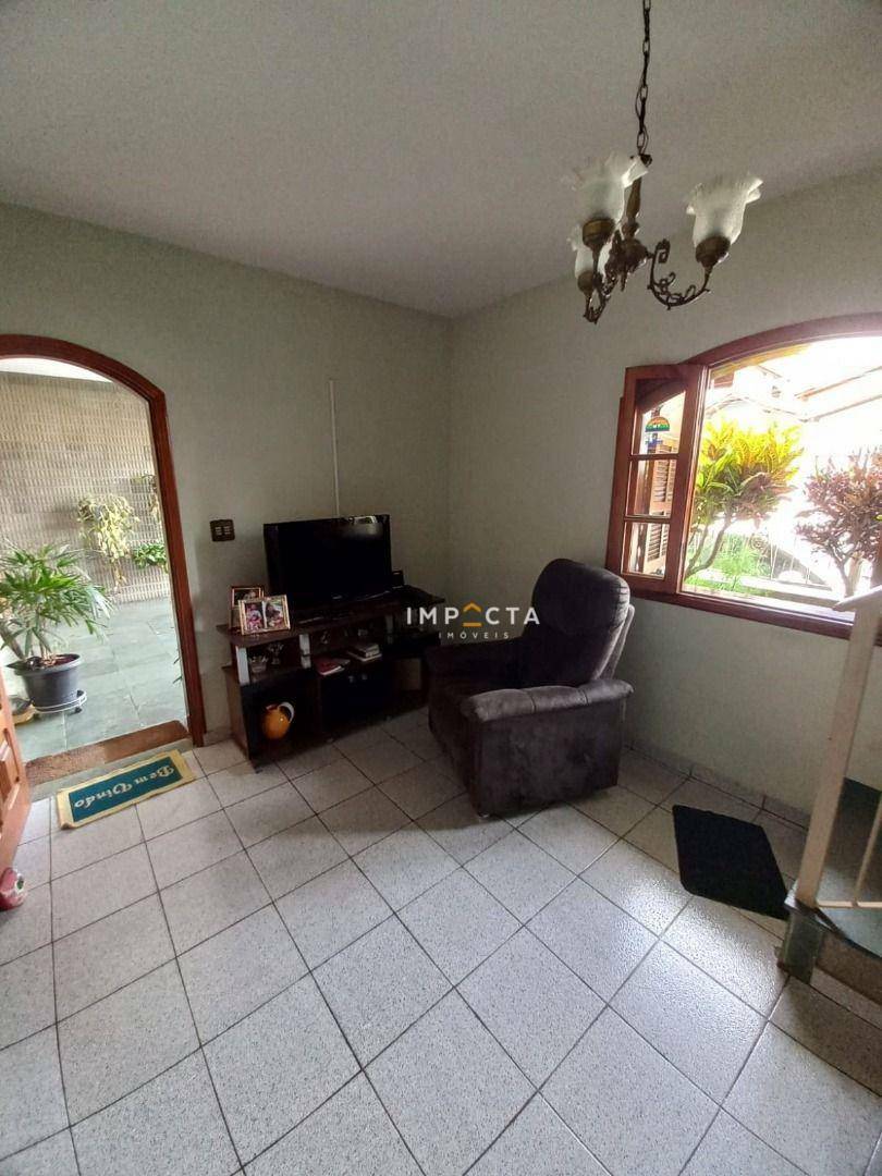 Casa à venda com 4 quartos, 159m² - Foto 2