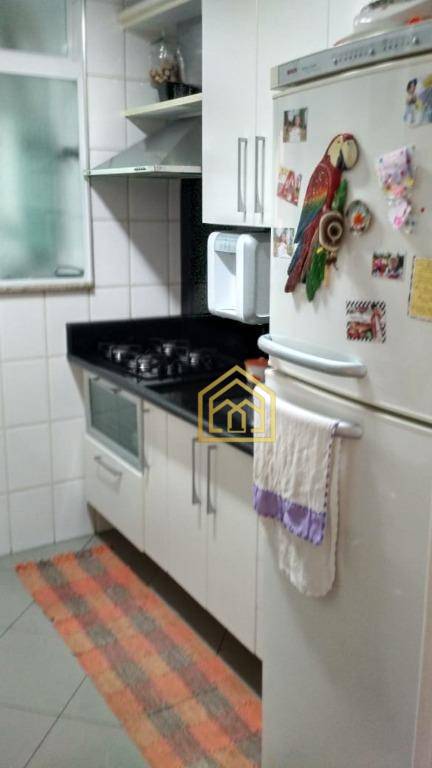 Apartamento à venda com 3 quartos, 68m² - Foto 3