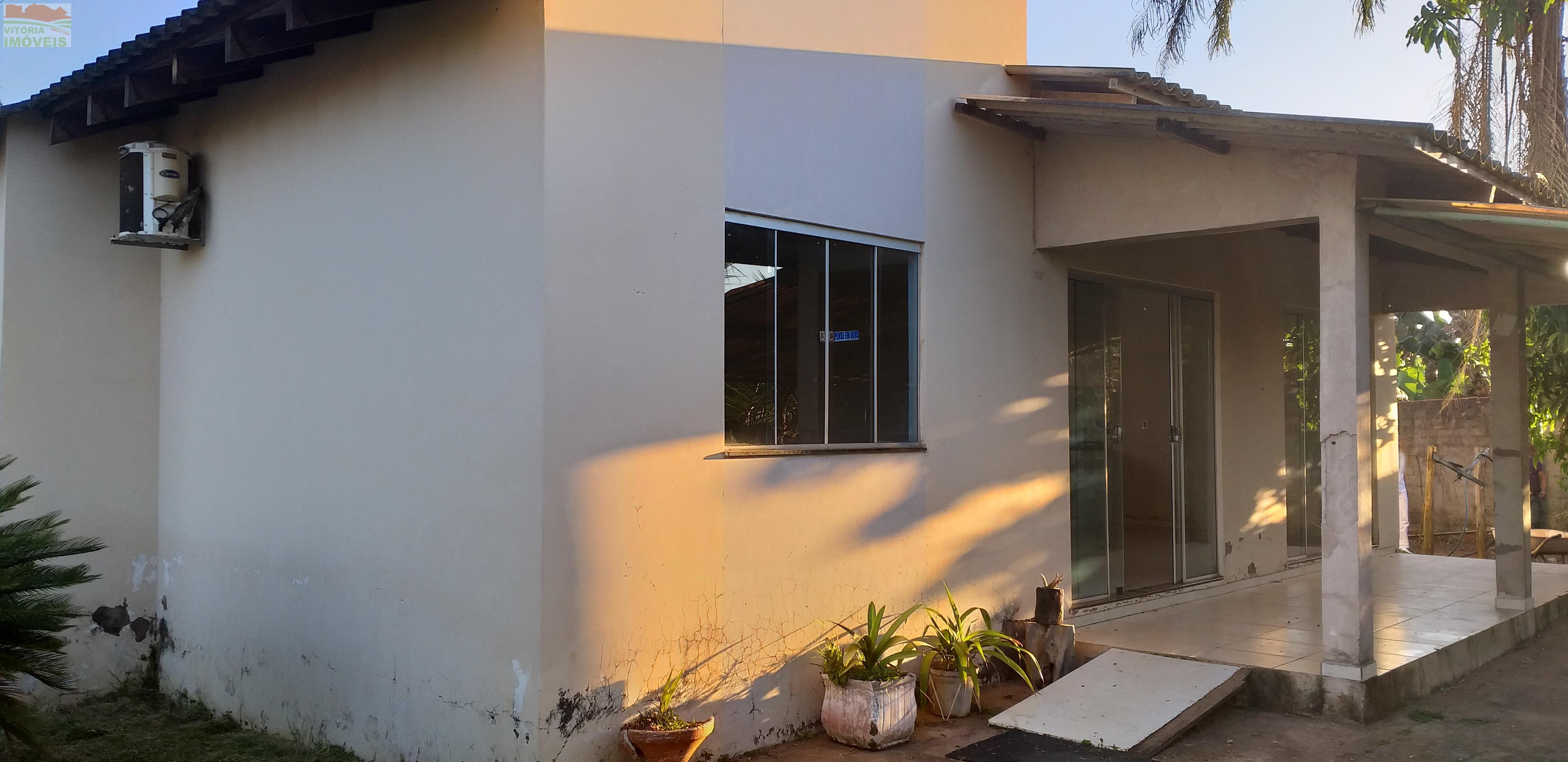 Casa para alugar com 2 quartos, 200m² - Foto 1