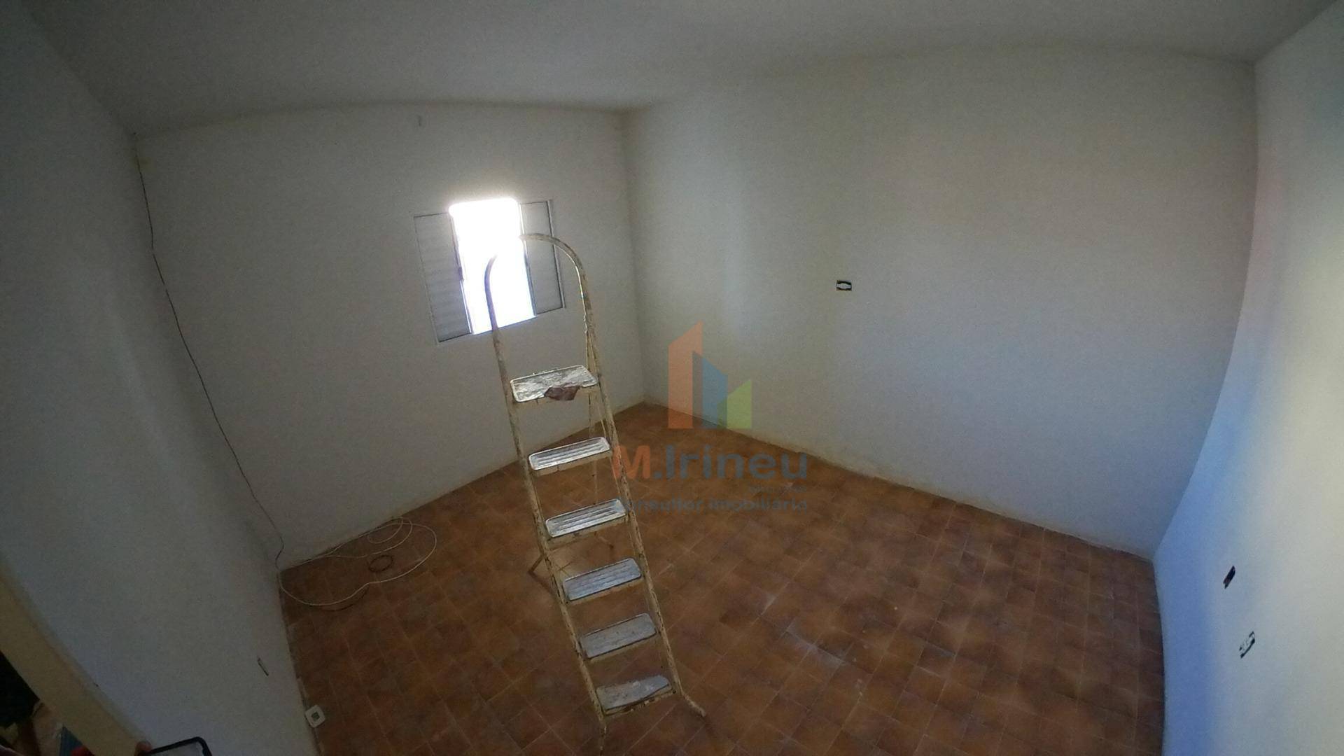 Casa à venda com 5 quartos, 200m² - Foto 3