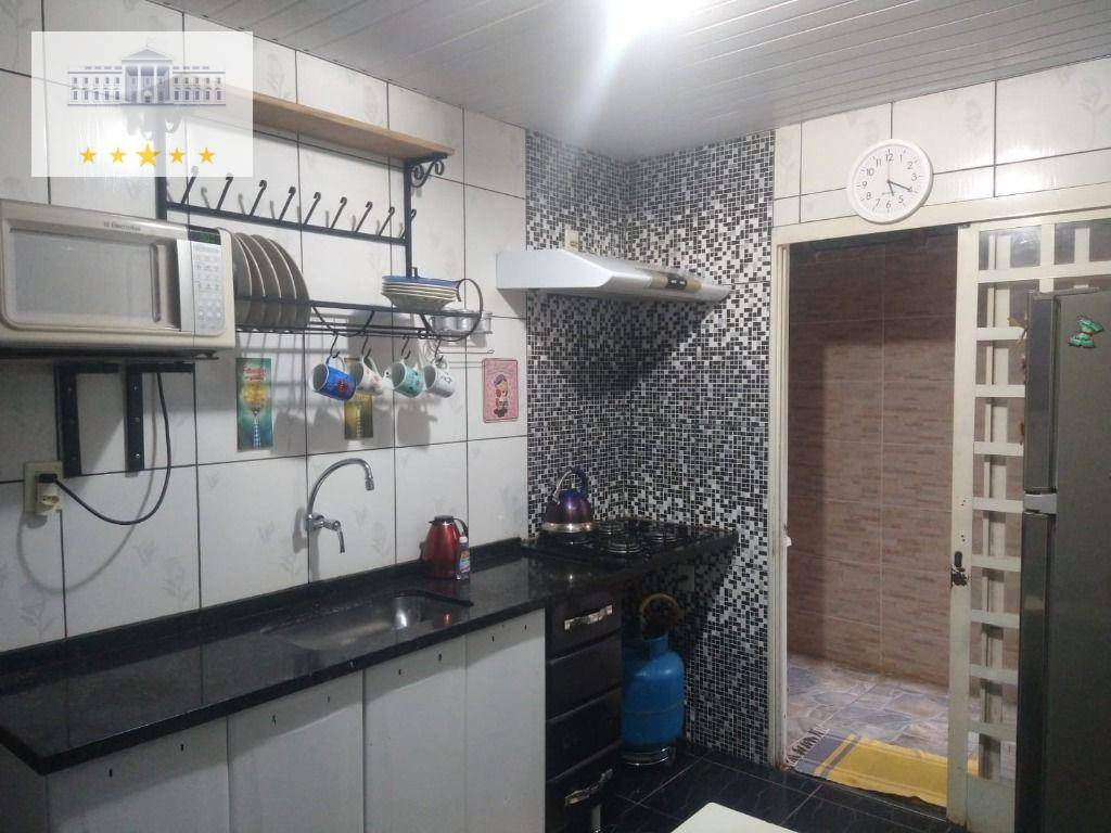 Casa à venda com 3 quartos, 120m² - Foto 1