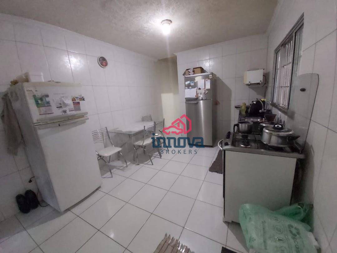 Casa à venda com 5 quartos, 240m² - Foto 3