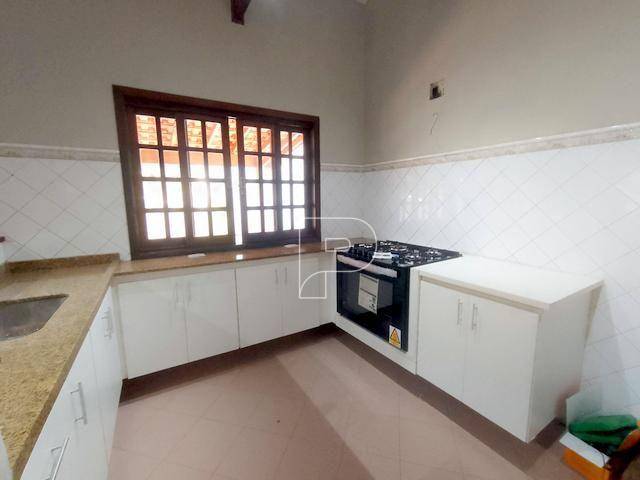 Casa de Condomínio para alugar com 4 quartos, 300m² - Foto 4