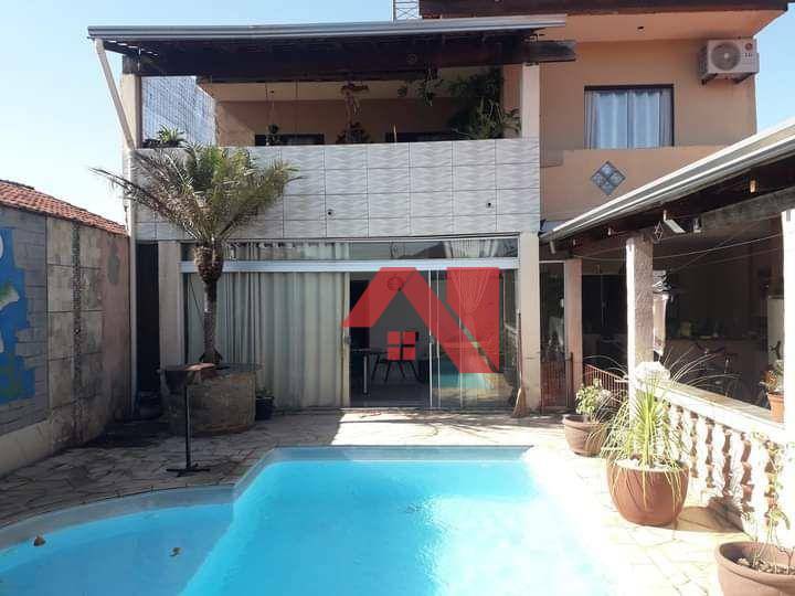 Sobrado à venda com 3 quartos, 259m² - Foto 1