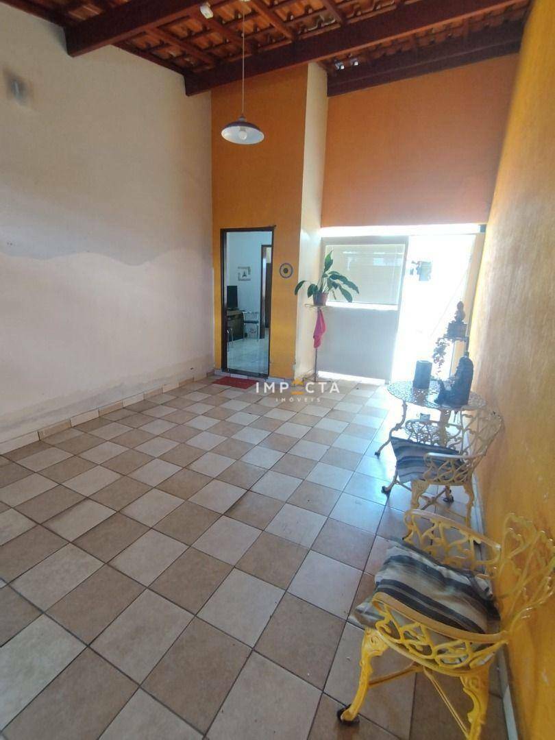 Casa à venda com 3 quartos, 130m² - Foto 1