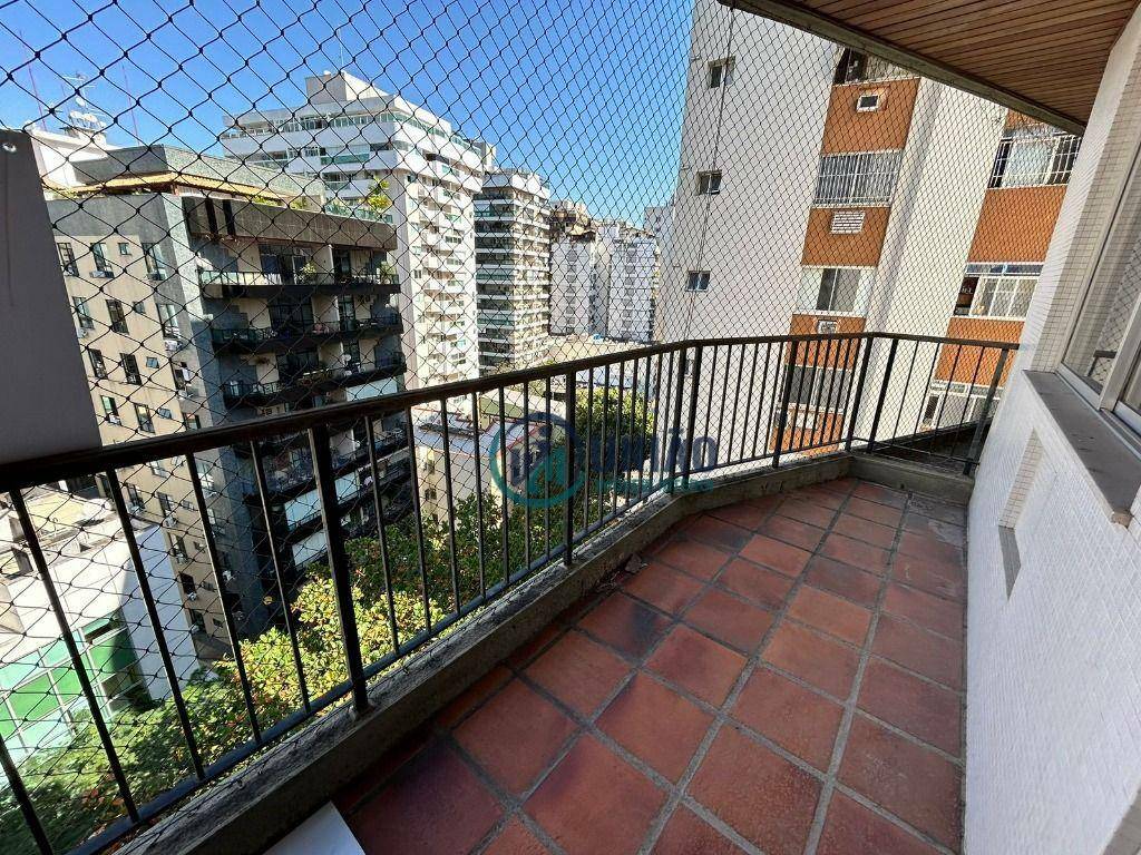 Apartamento à venda com 3 quartos, 130m² - Foto 2