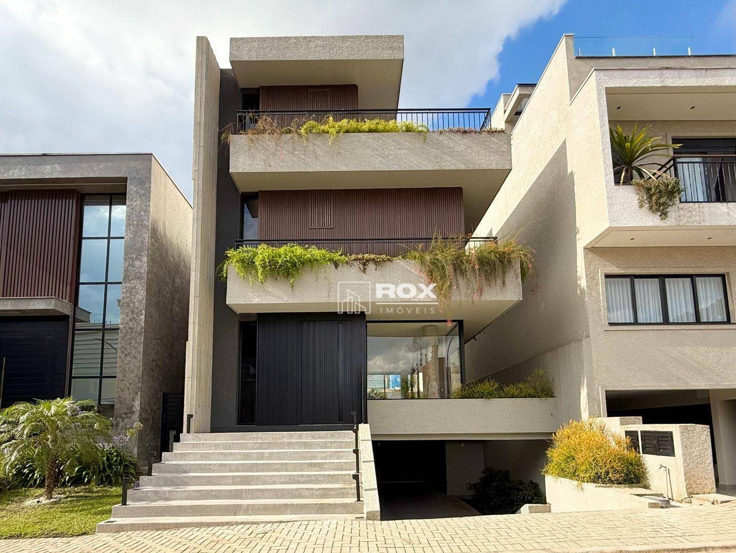 Casa de Condomínio à venda com 3 quartos, 242m² - Foto 1