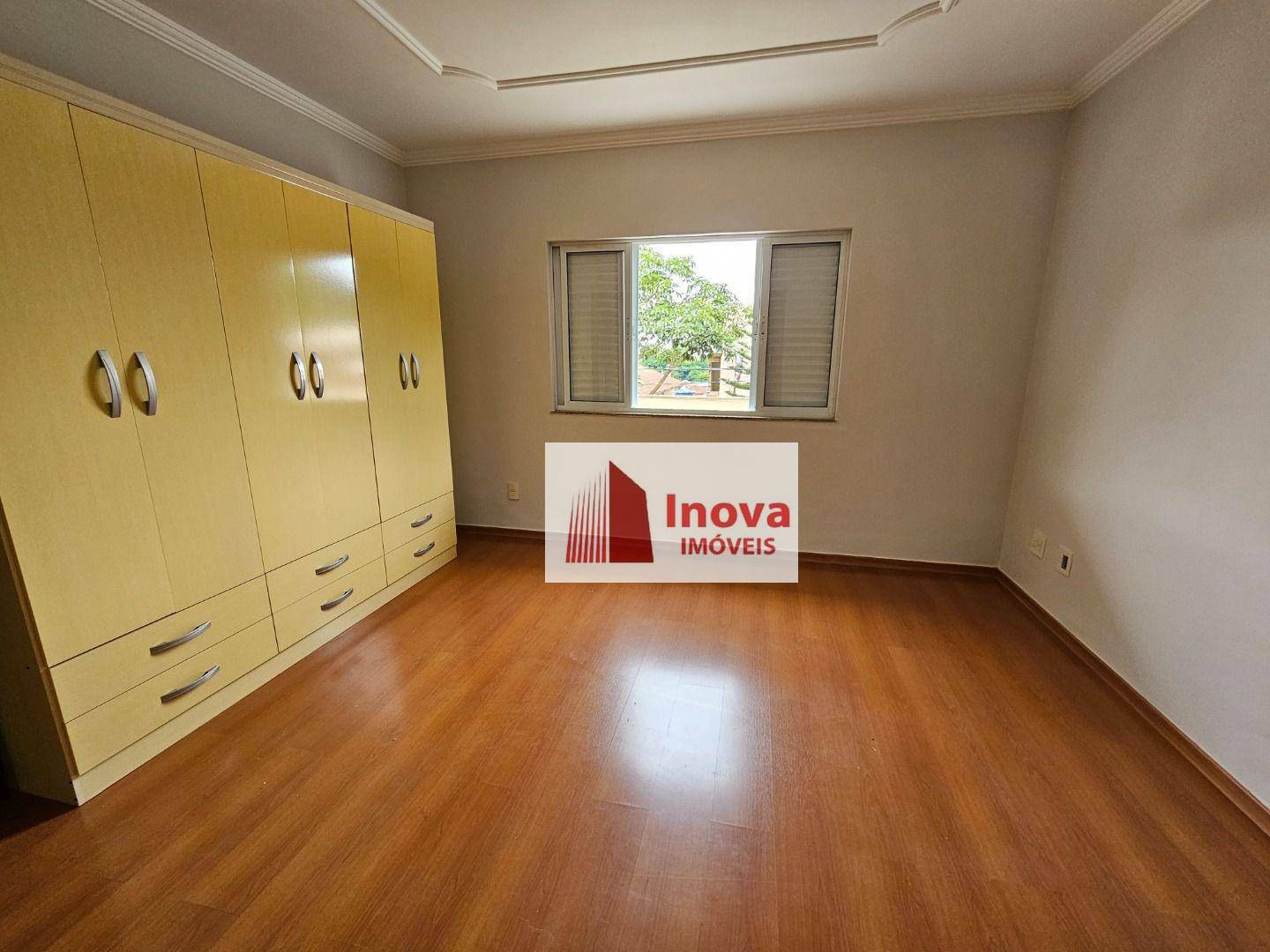 Casa para alugar com 4 quartos, 220m² - Foto 33