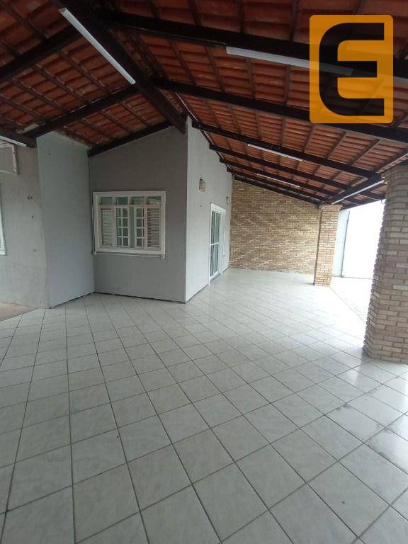 Casa para alugar com 3 quartos, 250m² - Foto 7