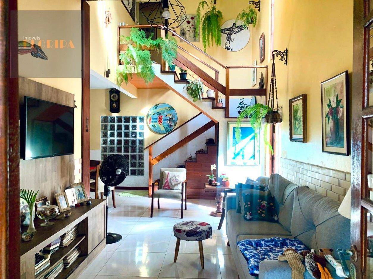 Casa à venda com 4 quartos, 151m² - Foto 1