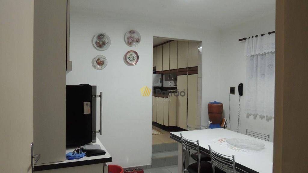 Sobrado à venda com 3 quartos, 205m² - Foto 2