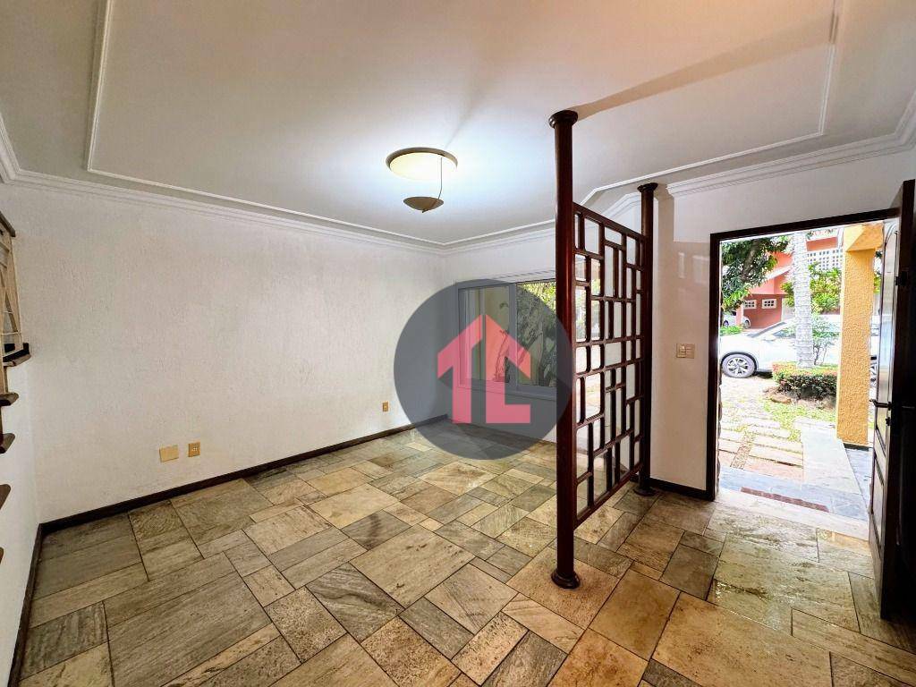 Casa de Condomínio à venda e aluguel com 4 quartos, 321m² - Foto 1