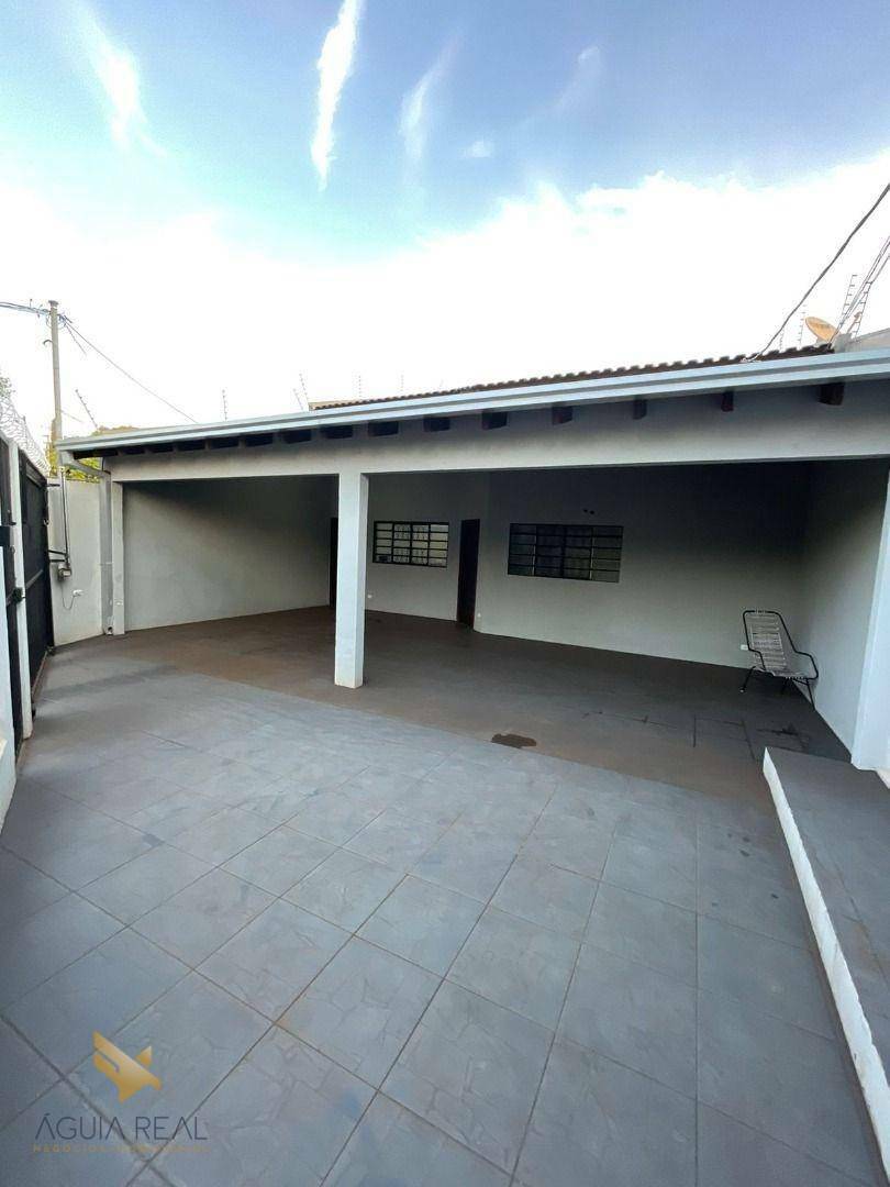 Casa à venda com 4 quartos, 213m² - Foto 2