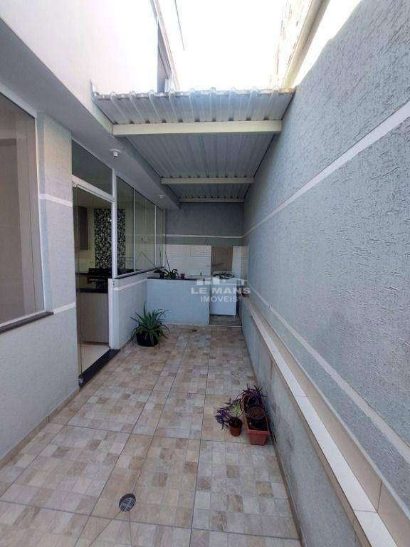 Casa à venda com 5 quartos, 240m² - Foto 11