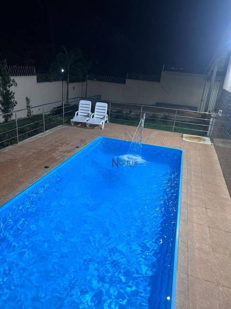 Casa, 4 quartos, 384 m² - Foto 1