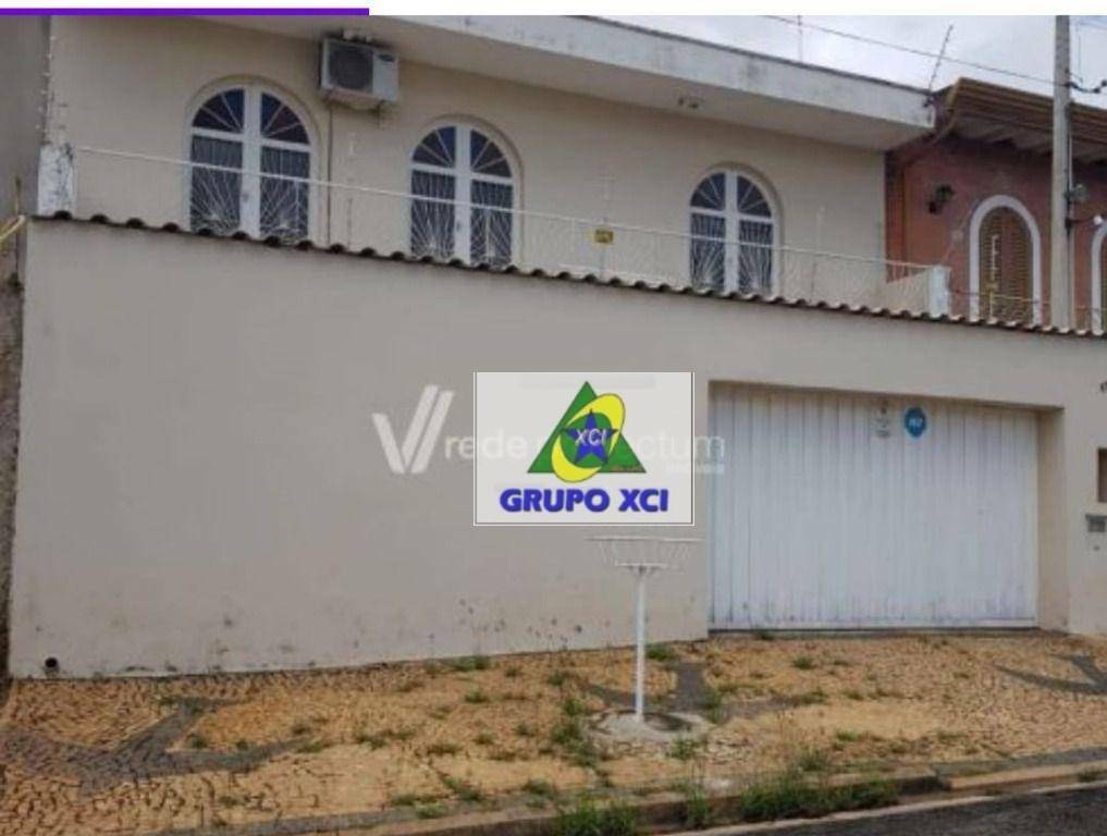 Casa à venda com 4 quartos, 225m² - Foto 1