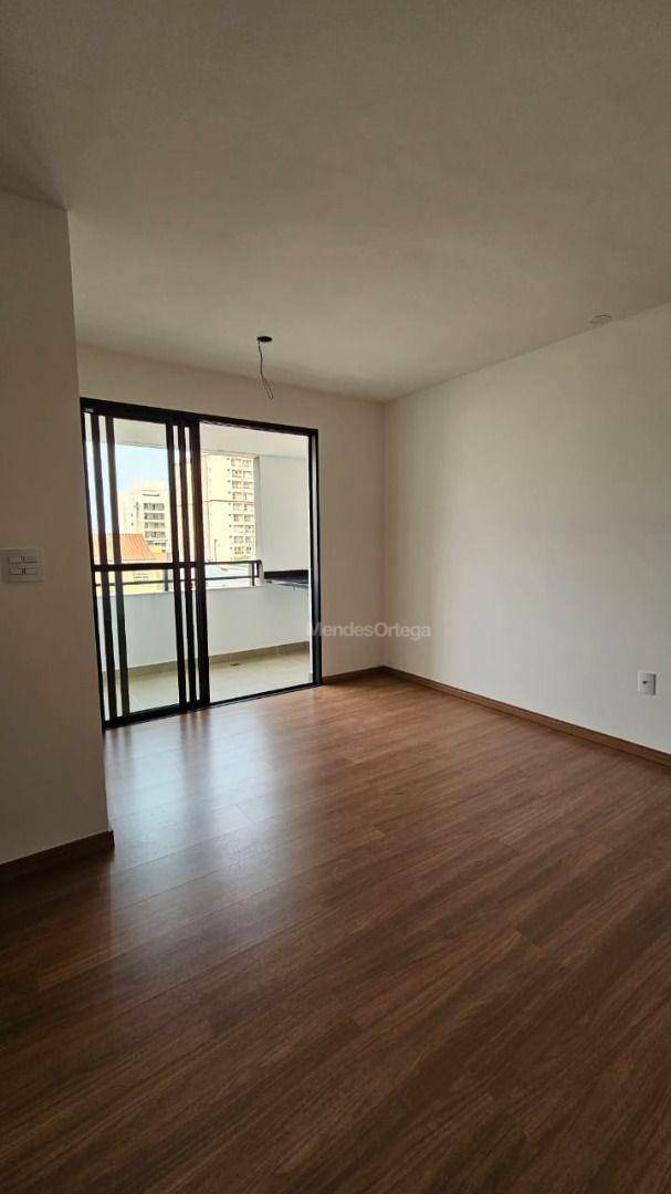 Apartamento à venda com 2 quartos, 67m² - Foto 4