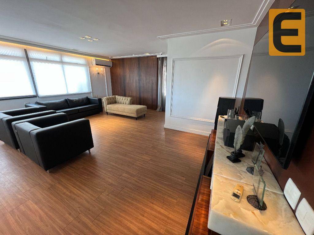 Apartamento à venda com 3 quartos, 221m² - Foto 5