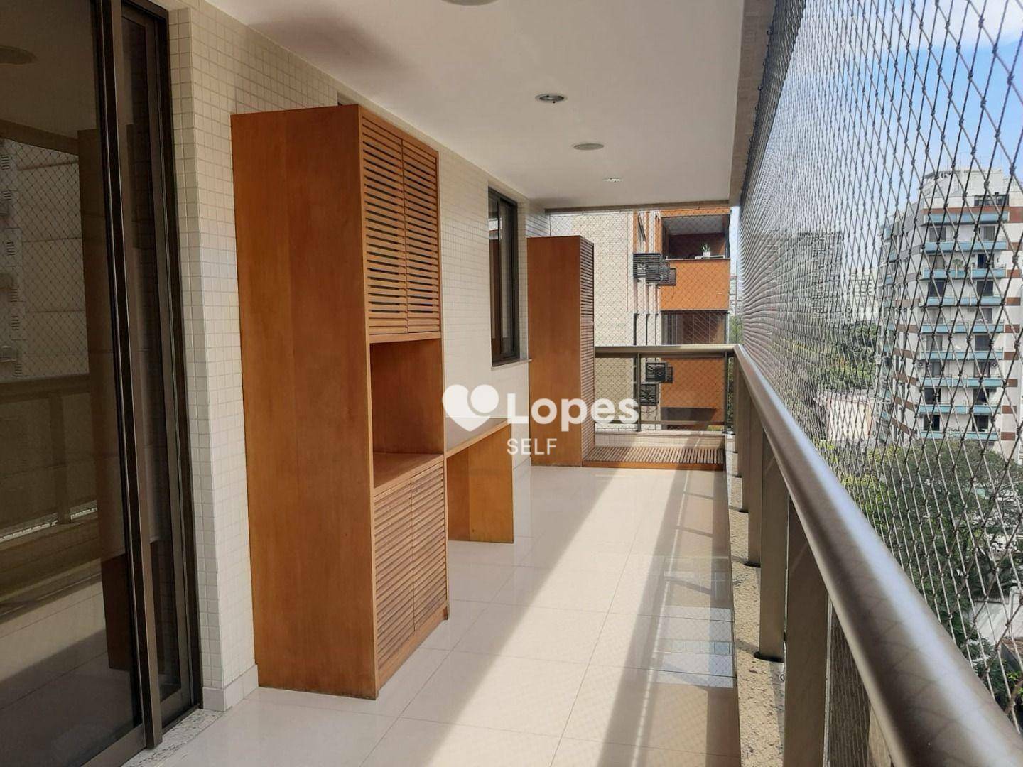 Apartamento à venda com 4 quartos, 150m² - Foto 4