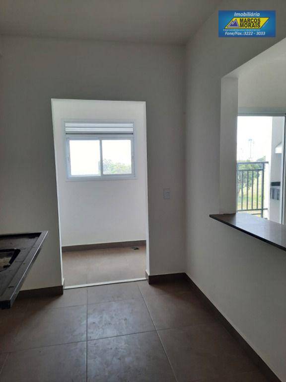 Apartamento à venda com 3 quartos, 80m² - Foto 2