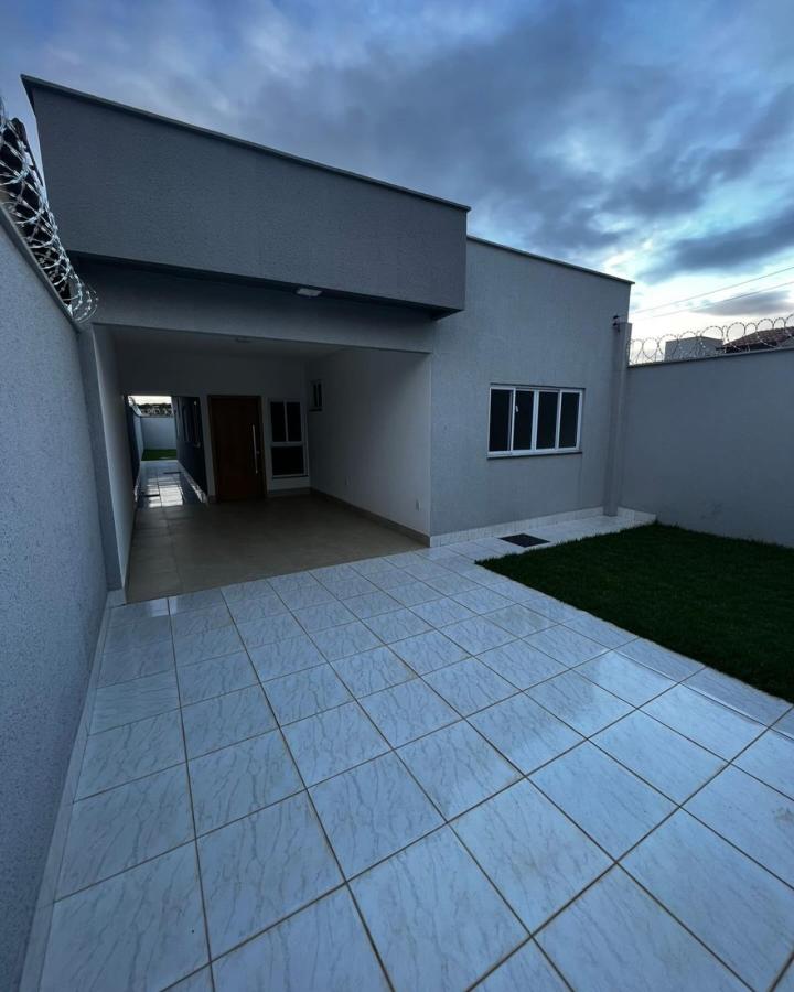 Casa à venda com 3 quartos, 225m² - Foto 1