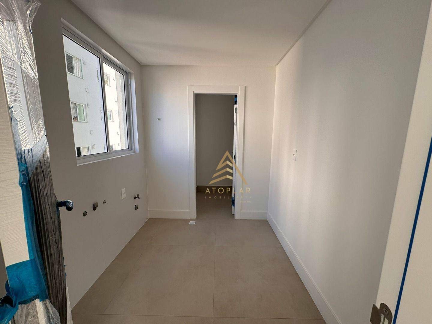 Apartamento à venda com 3 quartos, 125m² - Foto 7