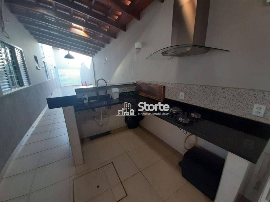 Casa à venda com 4 quartos, 235m² - Foto 14