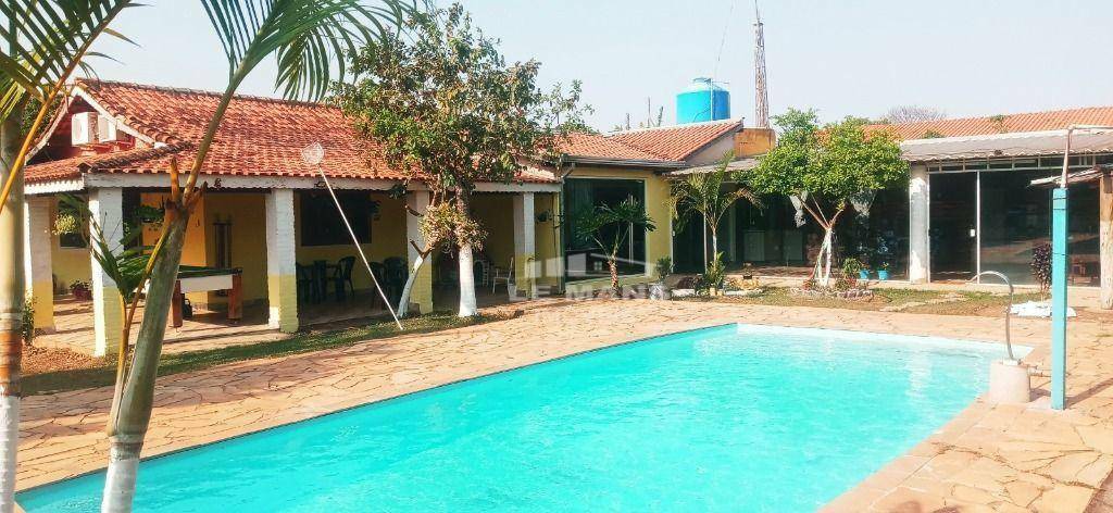 Chácara à venda com 4 quartos, 380m² - Foto 1