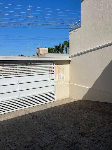 Casa à venda com 3 quartos, 315m² - Foto 1