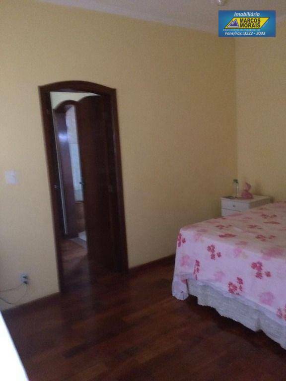 Casa à venda com 3 quartos, 209m² - Foto 7